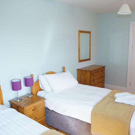 Dingle Courtyard Cottages 4 Bed By Trident Holiday Homes ภายนอก รูปภาพ