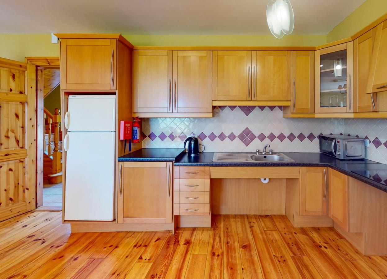 Dingle Courtyard Cottages 4 Bed By Trident Holiday Homes ภายนอก รูปภาพ
