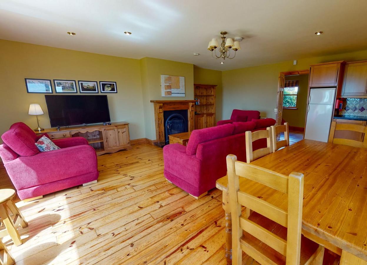 Dingle Courtyard Cottages 4 Bed By Trident Holiday Homes ภายนอก รูปภาพ