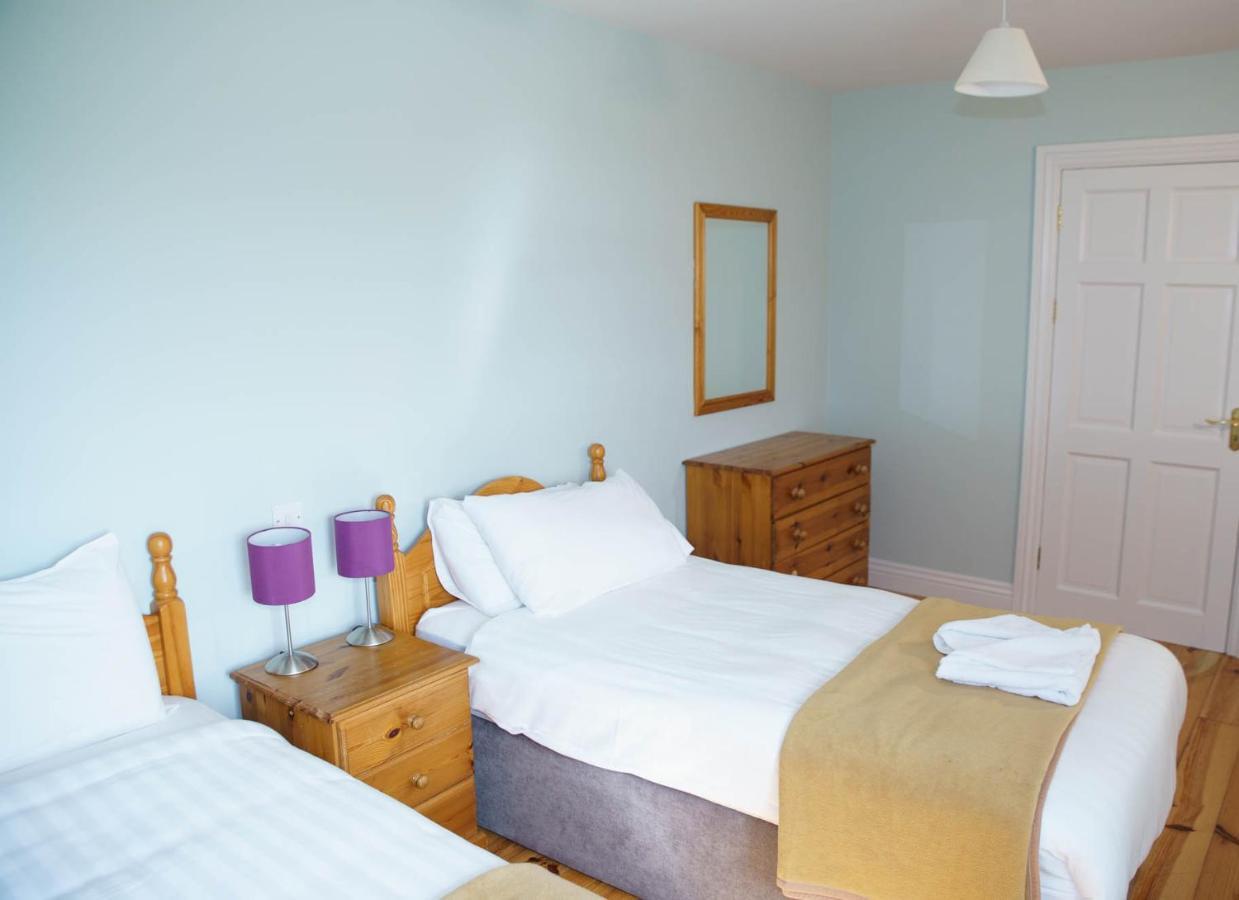 Dingle Courtyard Cottages 4 Bed By Trident Holiday Homes ภายนอก รูปภาพ