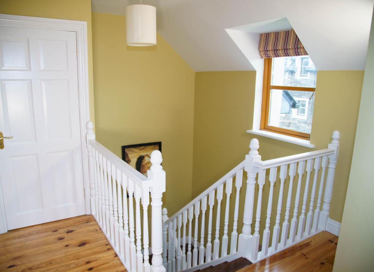 Dingle Courtyard Cottages 4 Bed By Trident Holiday Homes ภายนอก รูปภาพ