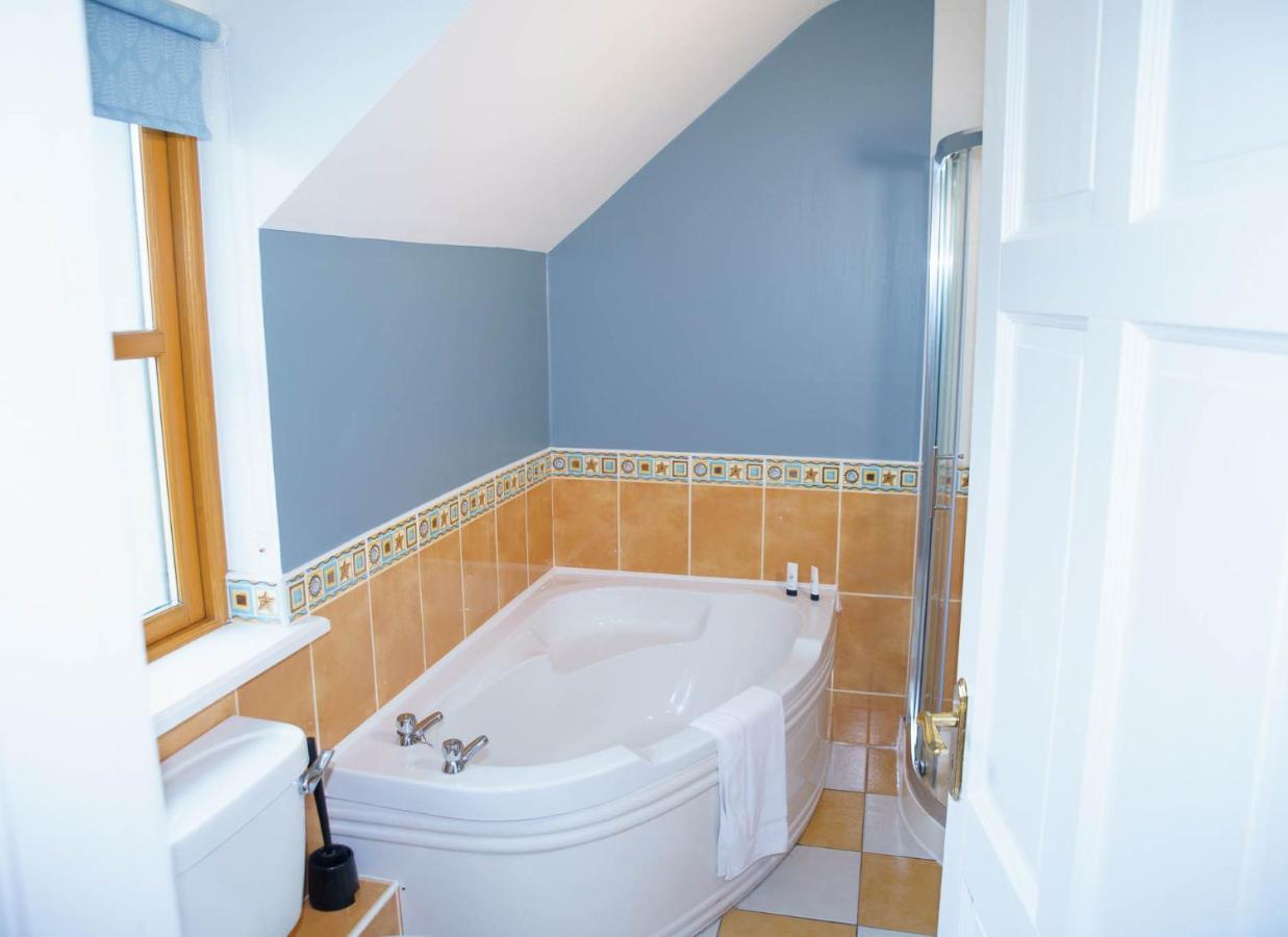Dingle Courtyard Cottages 4 Bed By Trident Holiday Homes ภายนอก รูปภาพ